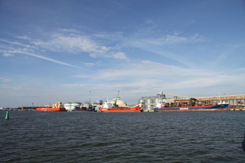 October in klaipeda port was marked by large grain cargo flows, abundance of containers and absolute...
